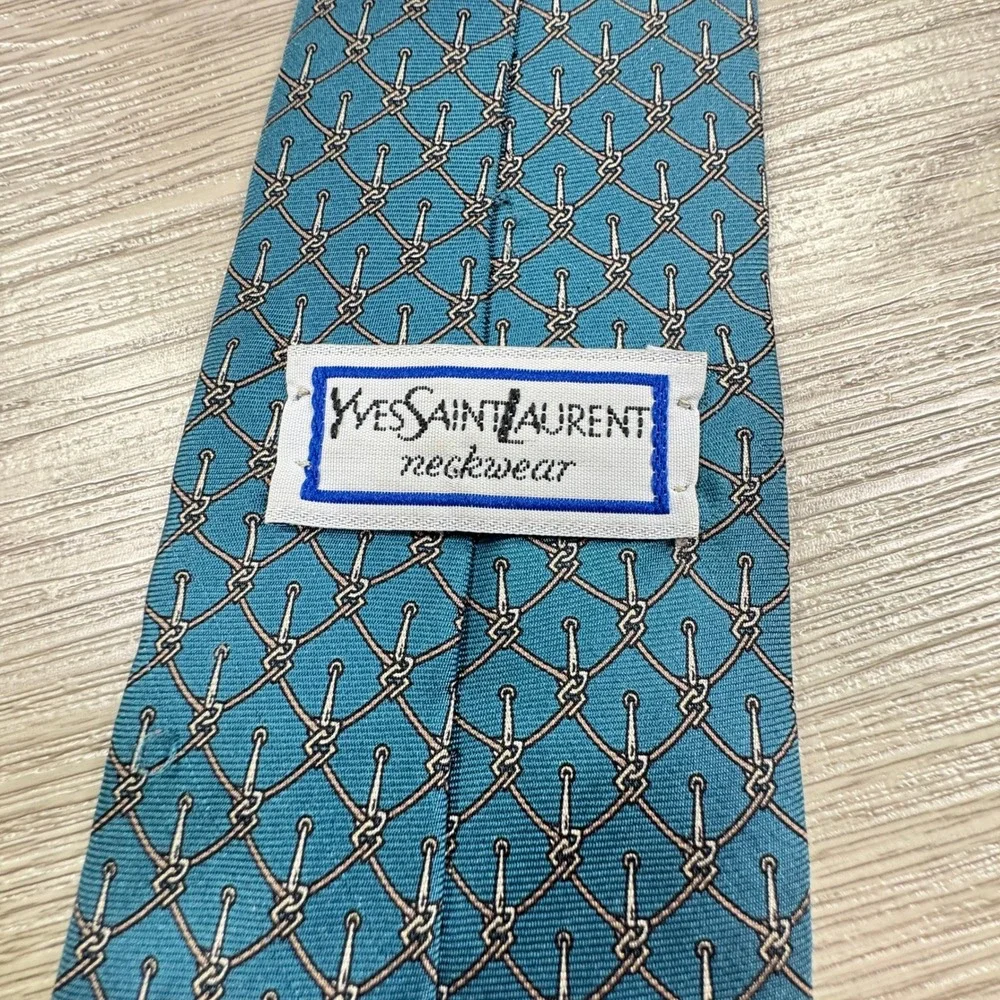 Yves Saint Laurent Men's Necktie‎ Blue Silk Geometric Knot Pattern 3.25x57